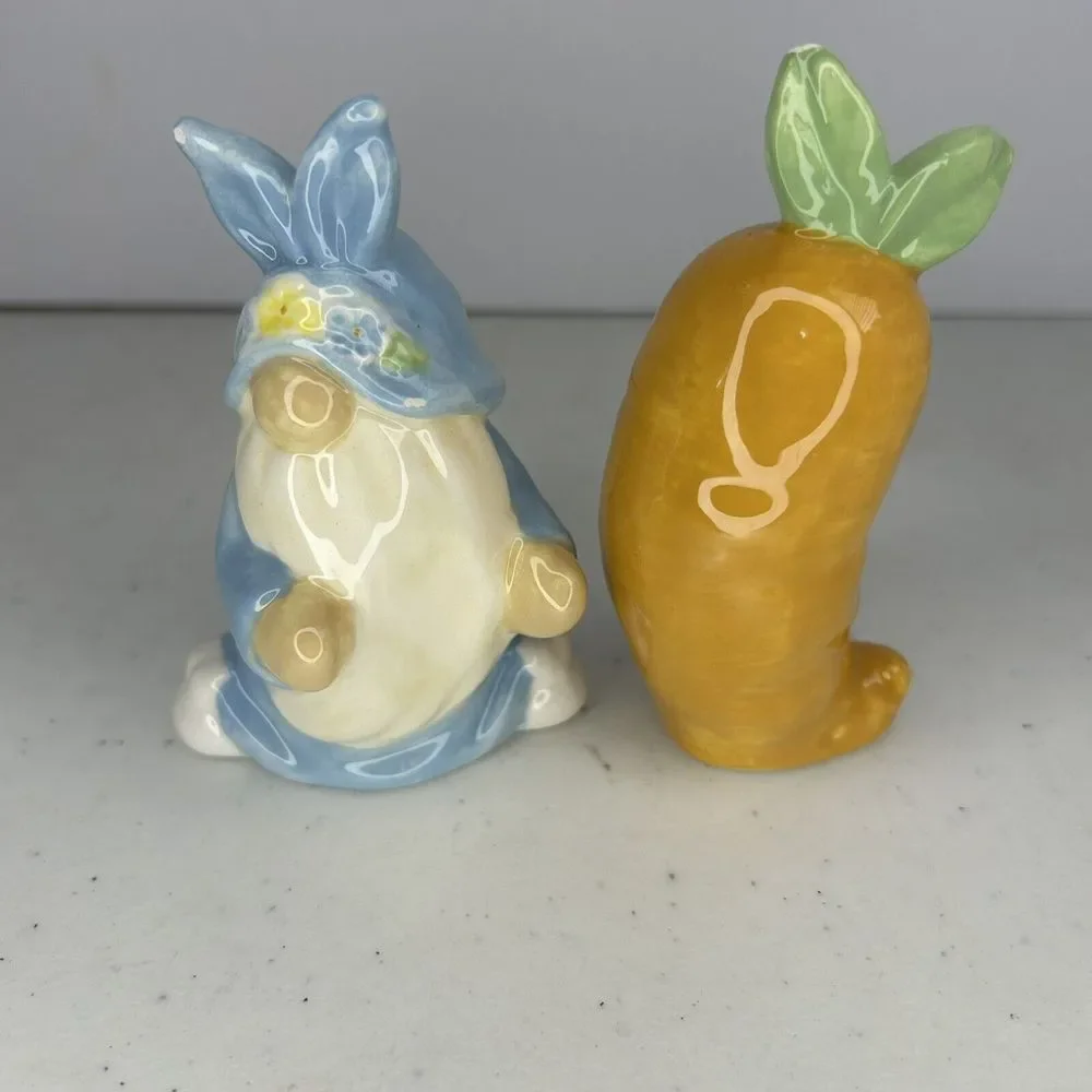 Gnome Ceramic And Ceramic‎ Carrot Salt & Pepper Shakers